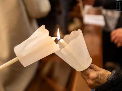 In quel momento vengono accese tutte le candele...